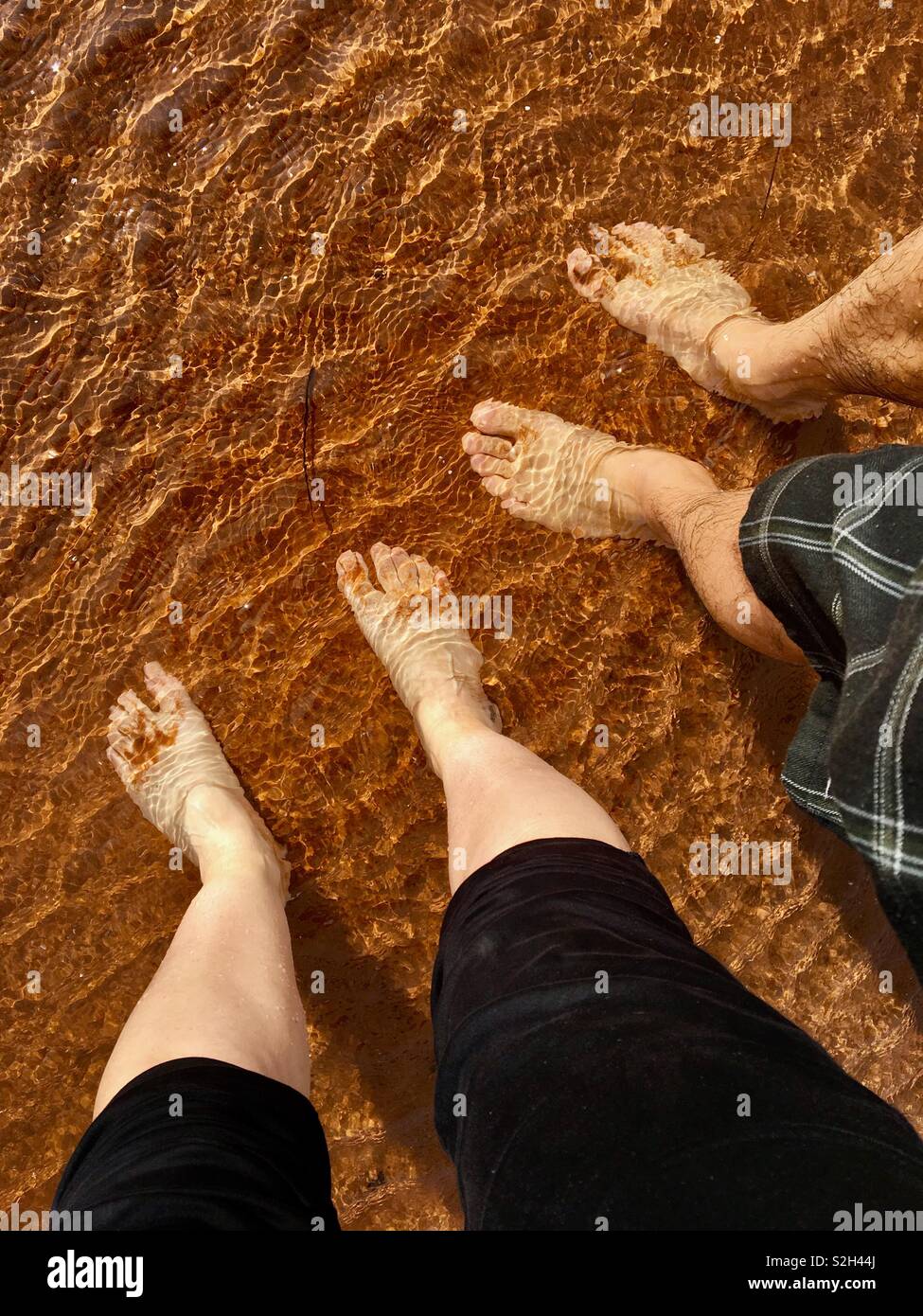Des couples pieds à plage à marée basse sur l'Île du Prince Édouard CANADA - Image de stock capturée avec un smartphone