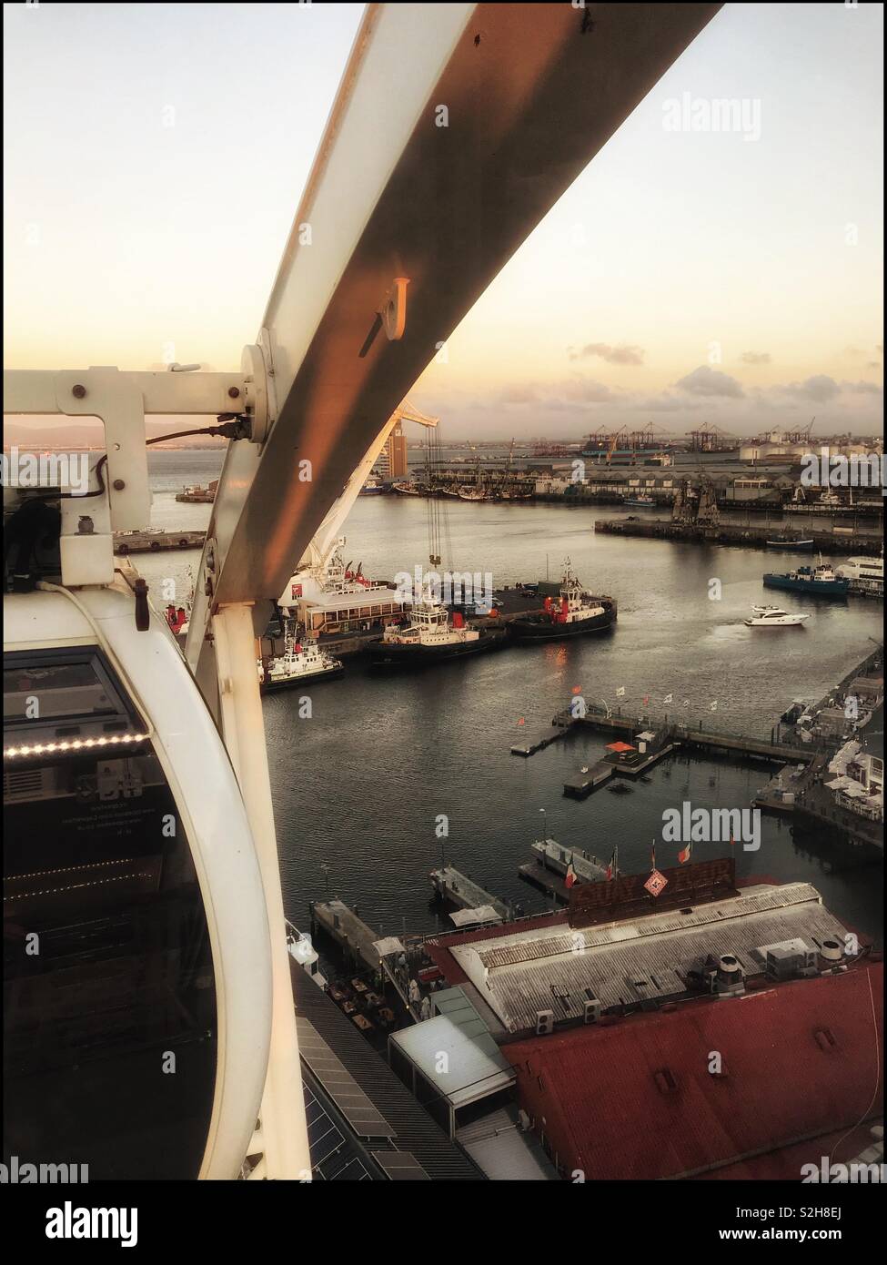 Vue de la roue, V&A Waterfront, Cape Town, Afrique du Sud. Banque D'Images