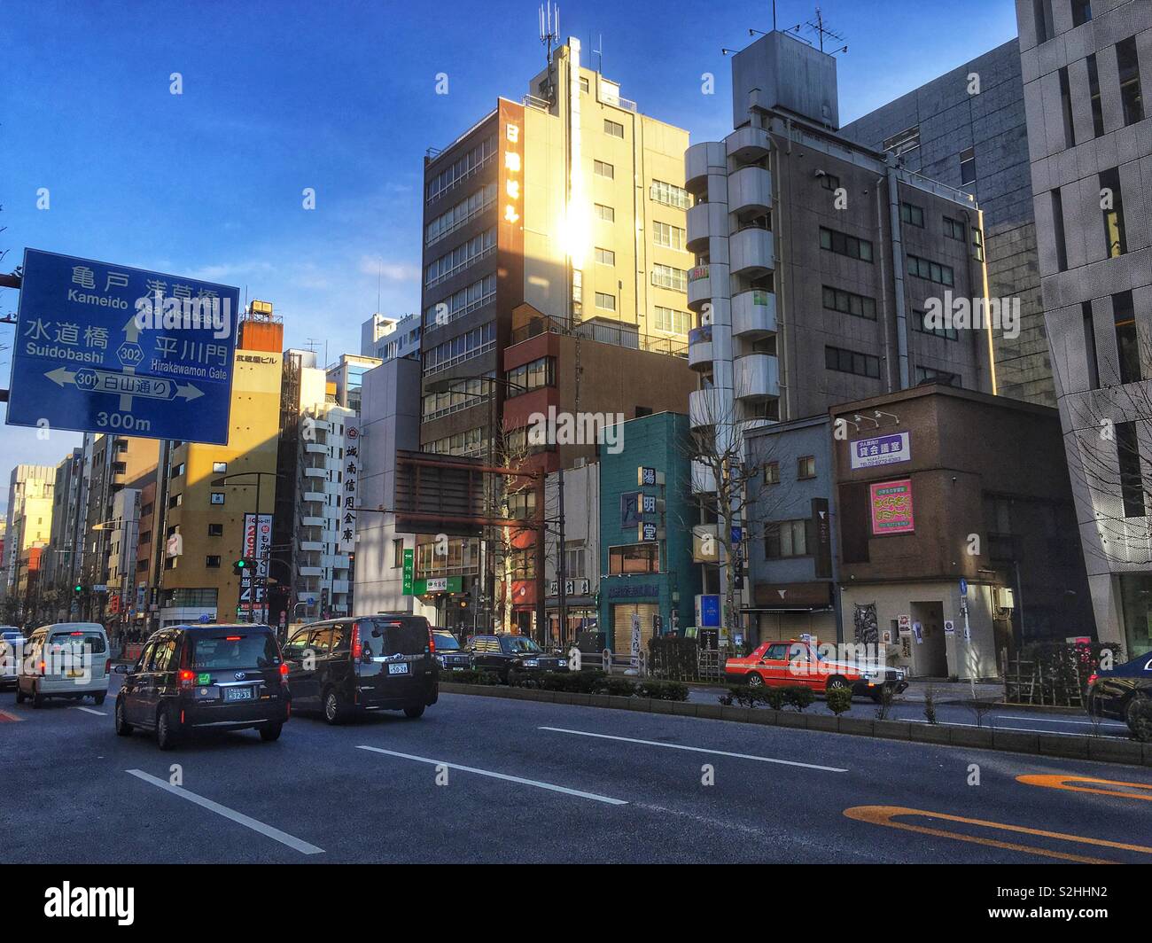 Rue principale de Jinbō-cho, Chiyoda-Ku, Tokyo, Japon. Prise en février 2019 [0000] Banque D'Images