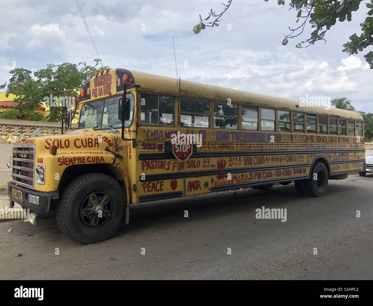 American school bus à Cuba Banque D'Images