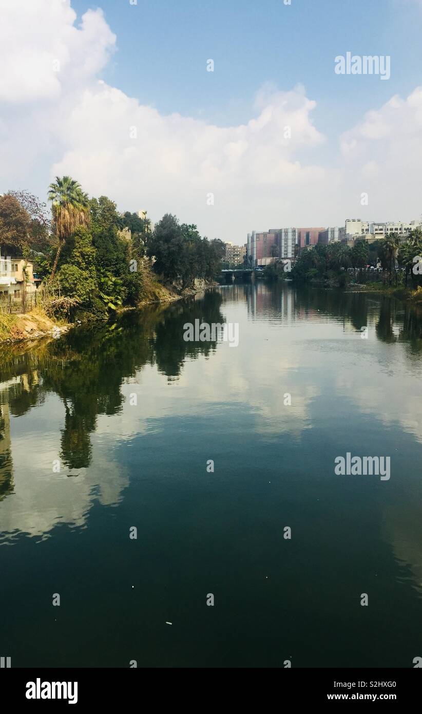 Réflexions sur le Nil - Image de stock capturée avec un smartphone