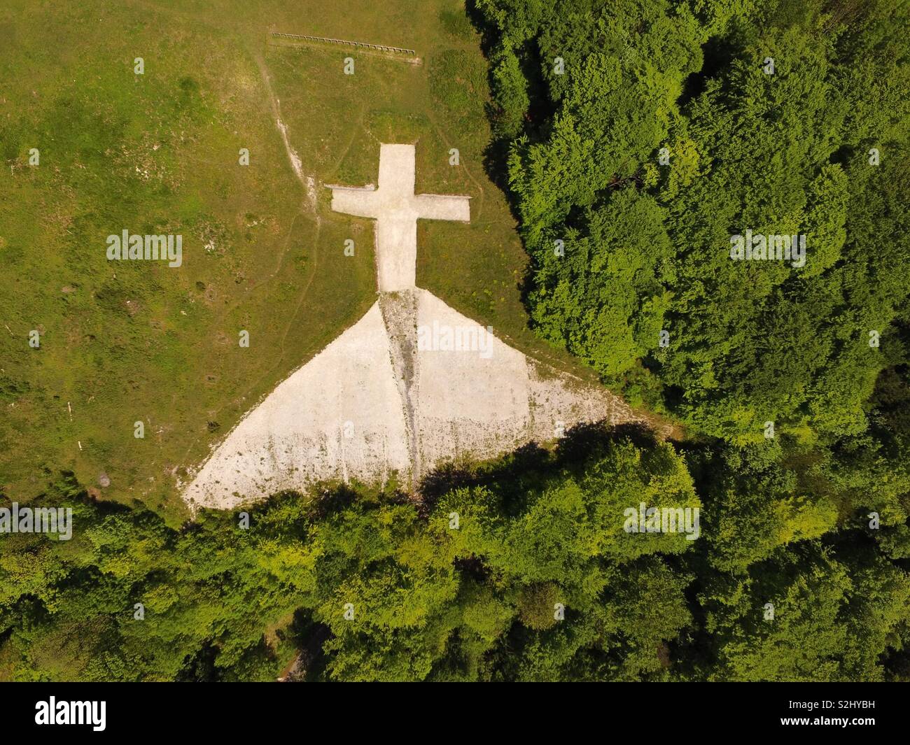 Vue aérienne de l'Whiteleaf Croix sur la colline de brosse, près de Princes Risborough, en Angleterre, une colline figure coupé en craie, près de The Ridgeway, probablement des origines préhistoriques Banque D'Images