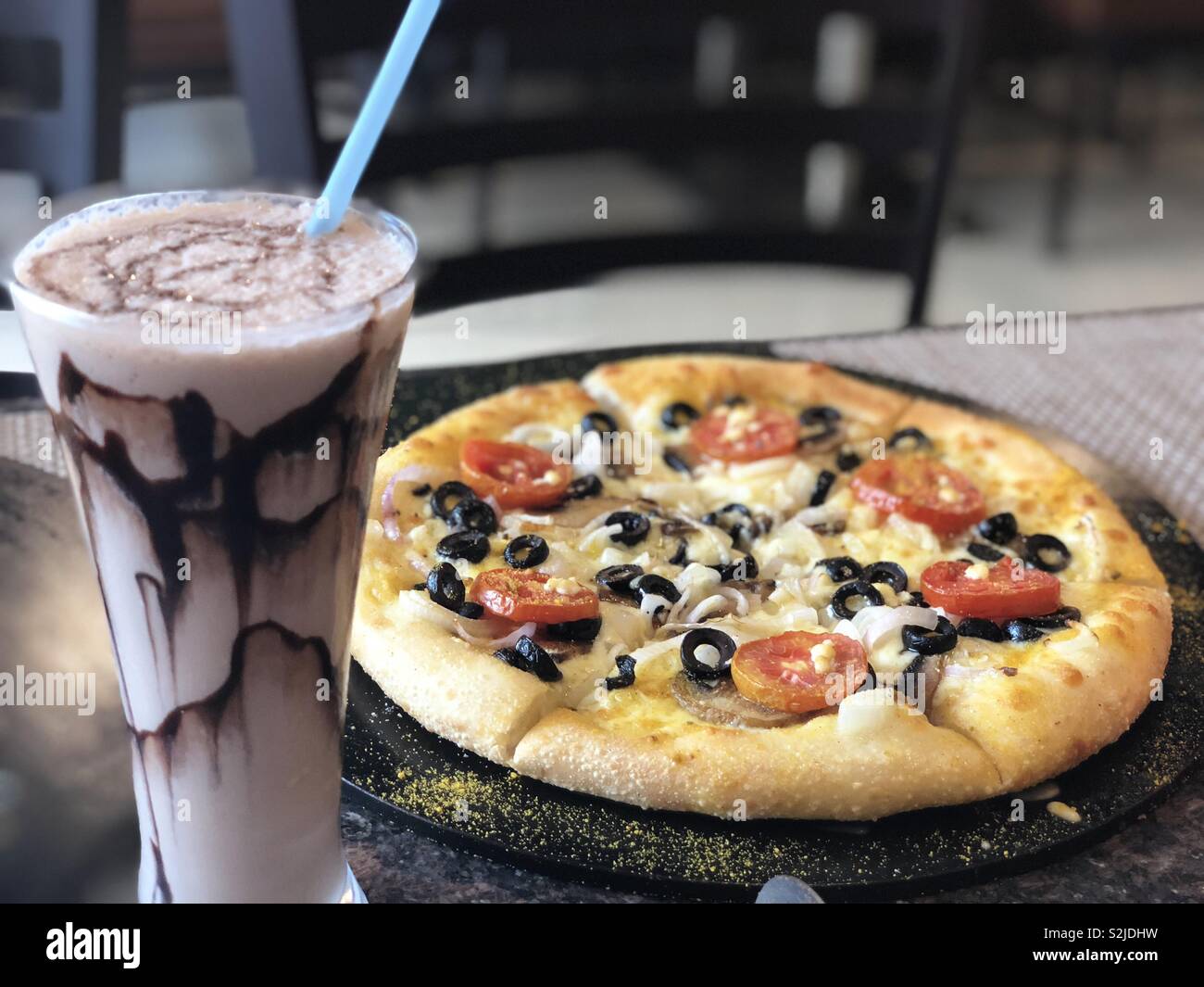 Pizza et shake Photo Stock - Alamy
