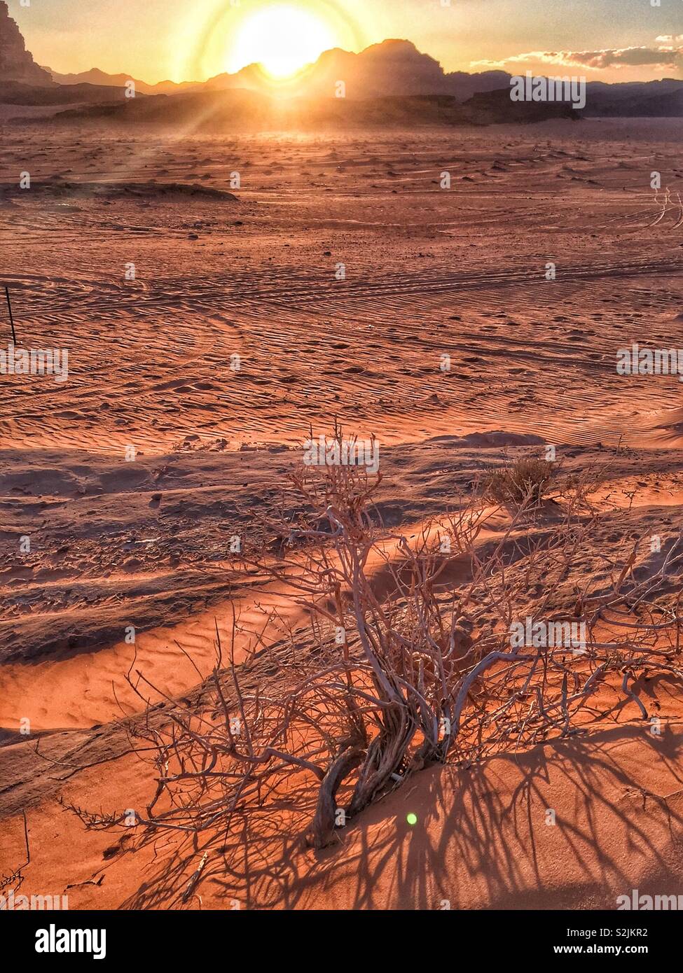 Coucher du soleil dans le désert de Wadi Rum, Jordanie Banque D'Images