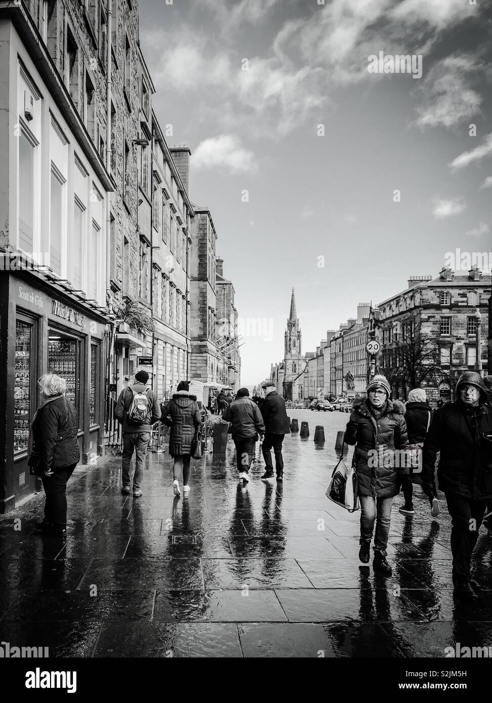 Scène de rue. Le Royal Mile. Édimbourg. L'Écosse. UK. - Image de stock capturée avec un smartphone