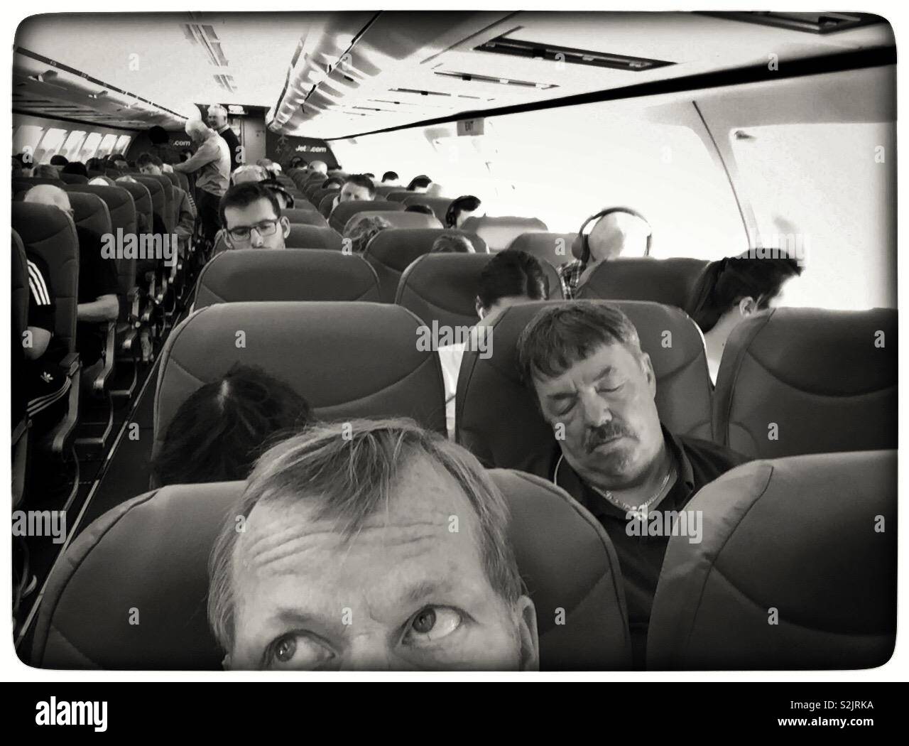 "Yeux" sur un Jet2 Airbus 737-300, à l'aéroport El Prat de Barcelone, Catalogne, Espagne. Banque D'Images