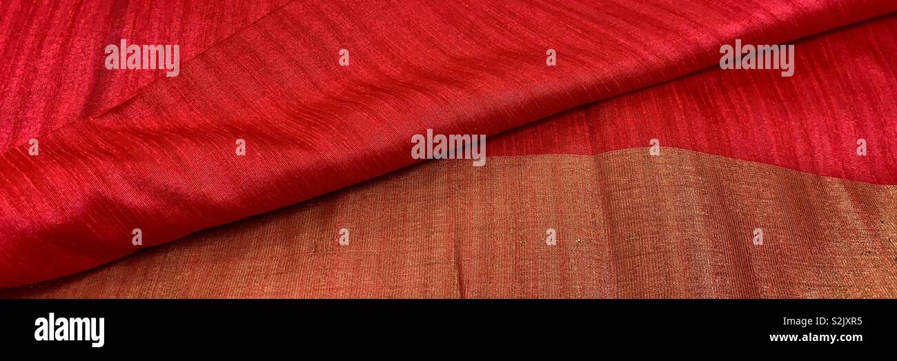 Un magnifique saree rouge, parfait pour YouTube Etsy page couverture Banque D'Images