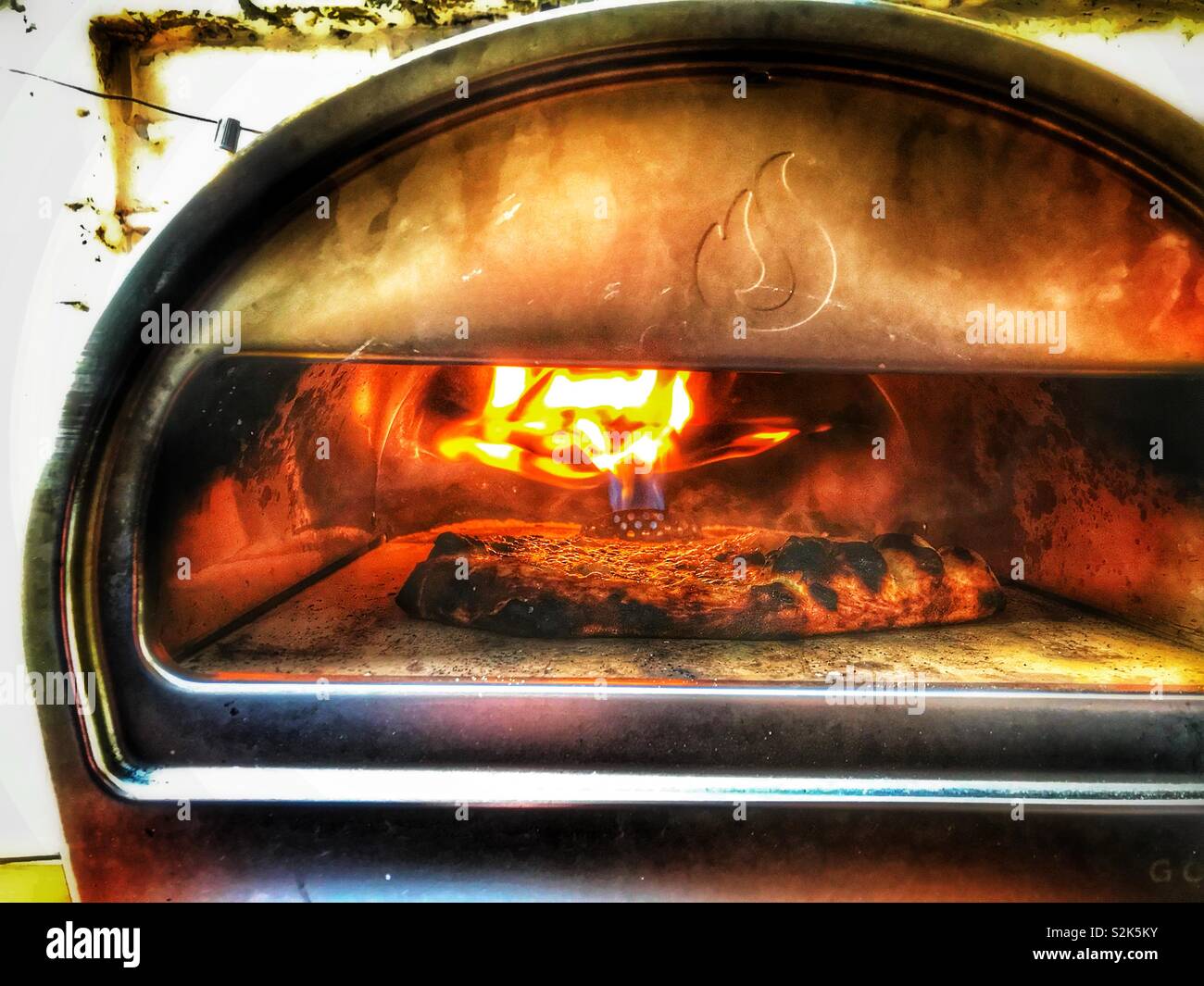 Pizza domestique Owen Banque D'Images