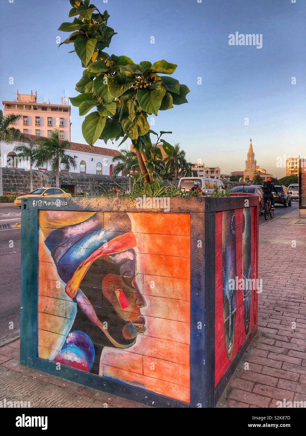 Peint en couleur les semoirs historique Cartagena, Colombie. Banque D'Images