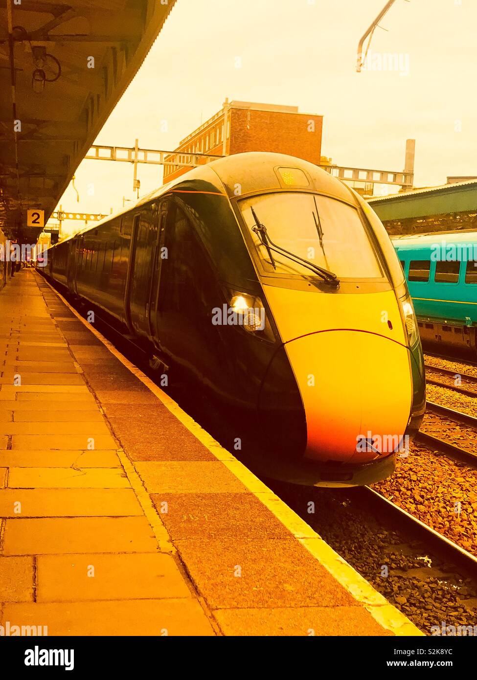Great Western Rail est fixé à partir de Newport Station vers la gare de Swansea reliant l'Angleterre au sud du Pays de Galles , train offre un temps de déplacement plus rapide et avons de grands morceaux de l'urbain . Banque D'Images