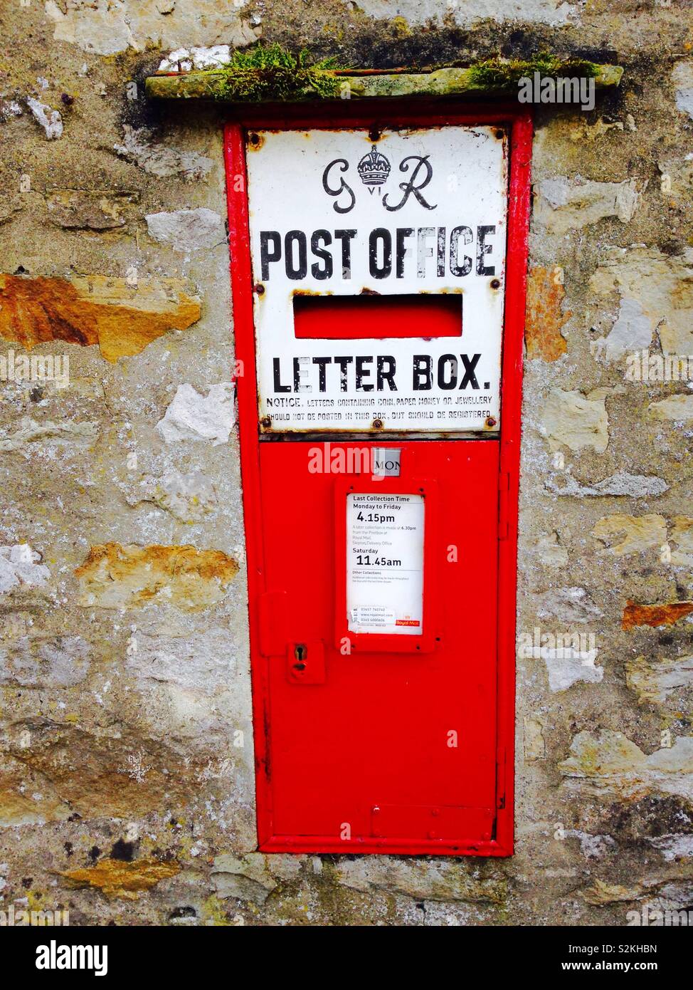 Boîte aux lettres du bureau de poste - Image de stock capturée avec un smartphone