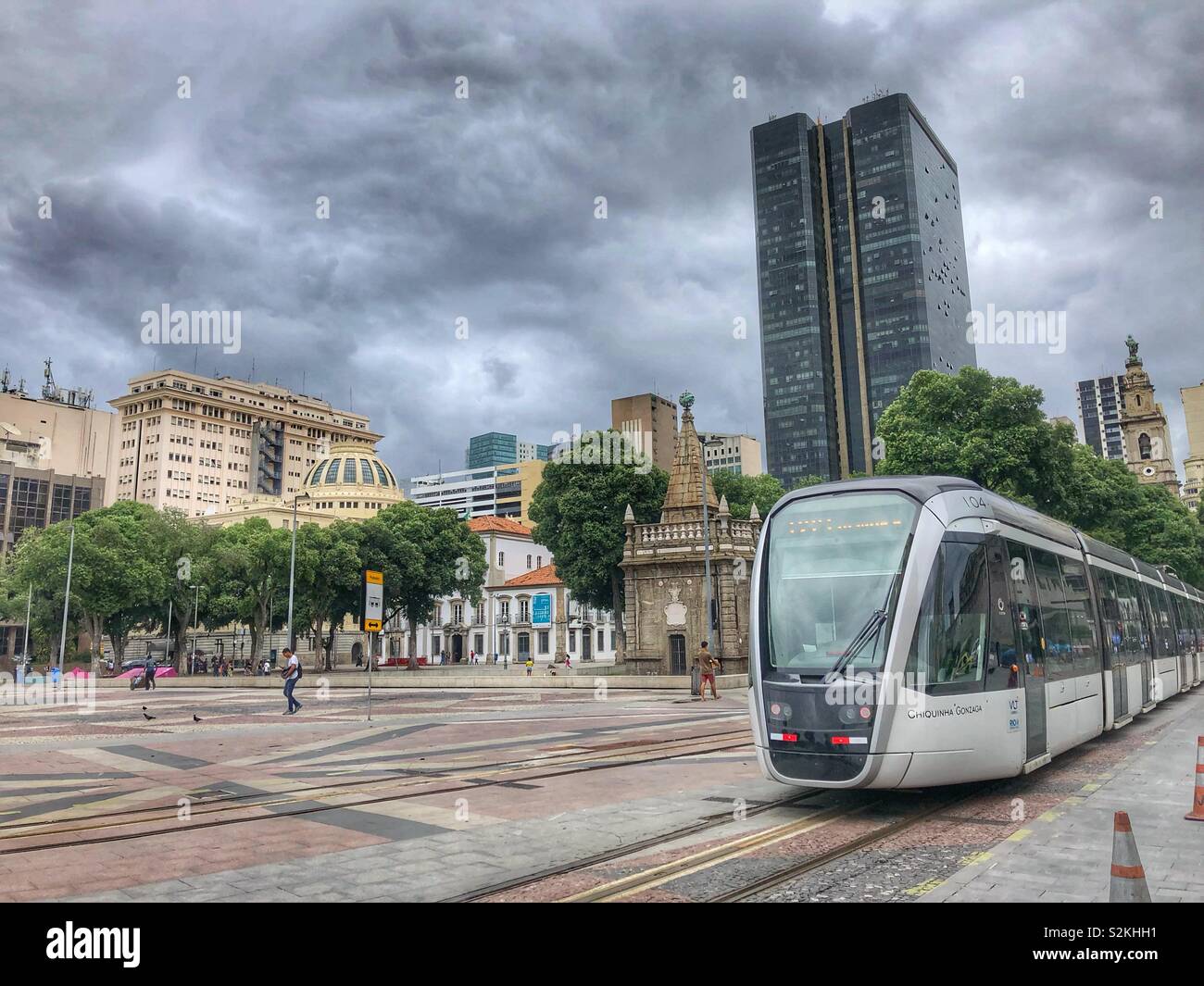 Le centre-ville de Rio de Janeiro sur un jour nuageux. - Image de stock capturée avec un smartphone