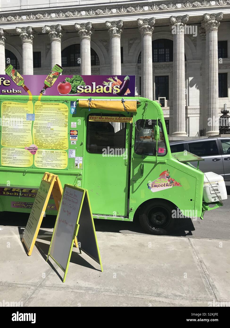 Green Food truck en centre-ville d'Albany New York Banque D'Images