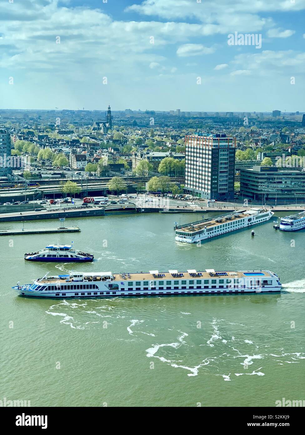 Amsterdam, Pays-Bas - 11 Avril 2019 : La vue de l'ADAM Lookout. Après-midi de printemps lumineux. Banque D'Images