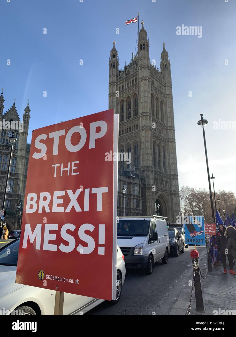 Brexit Pro restent en dehors de la session du Parlement à Westminster, Londres, "Arrêter le Brexit Mess". Banque D'Images