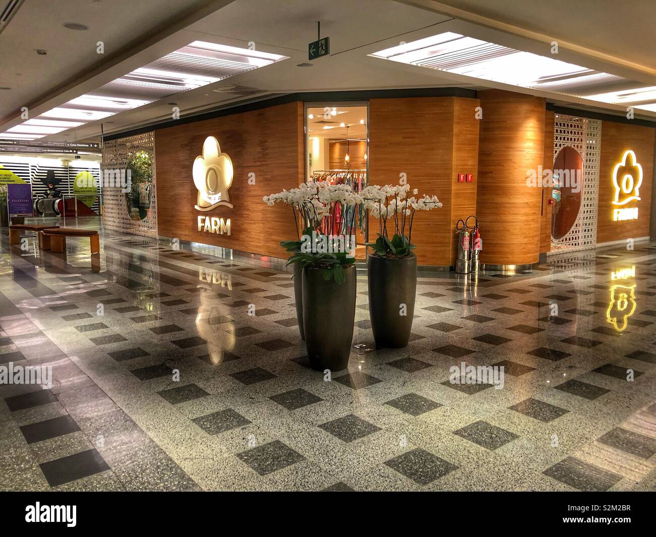 L'intérieur d'un centre commercial de luxe à Ipanema, Rio de Janeiro, Brésil. Banque D'Images