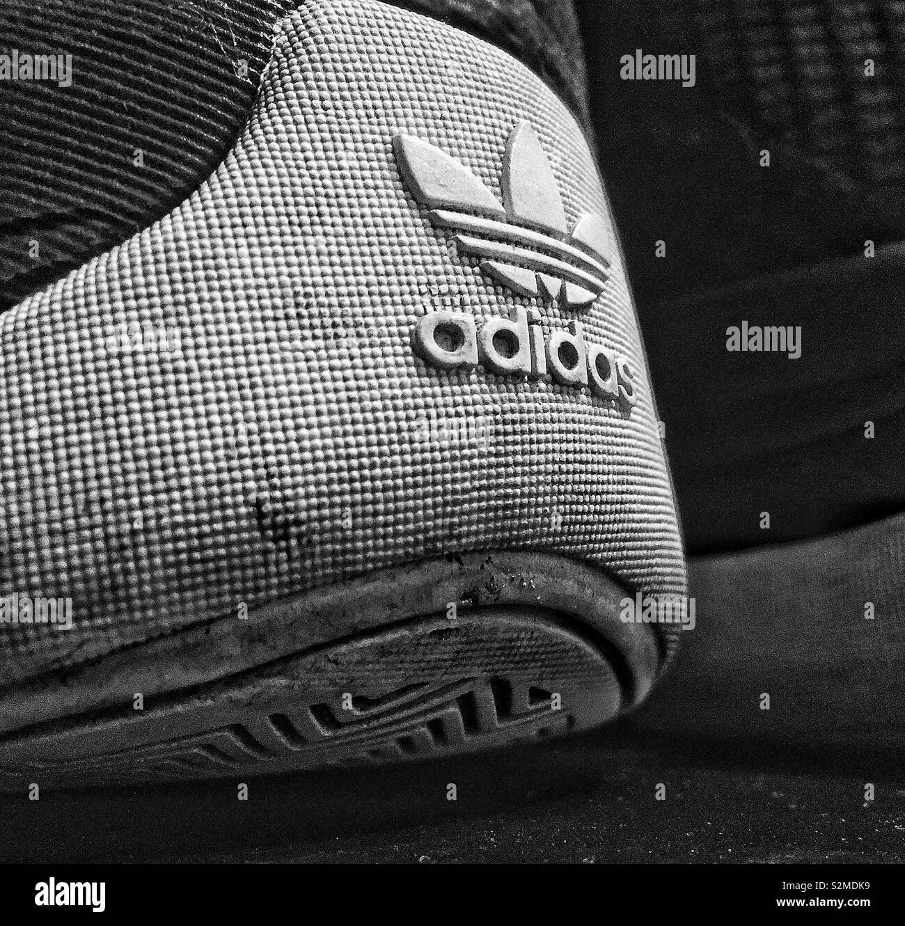 Adidas shoe Banque d'images noir et blanc - Alamy