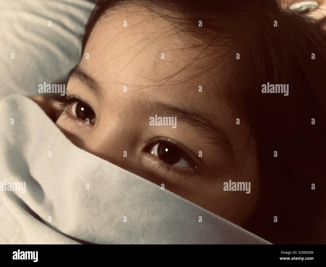 Fille Aux Yeux Bruns Banque D Image Et Photos Alamy