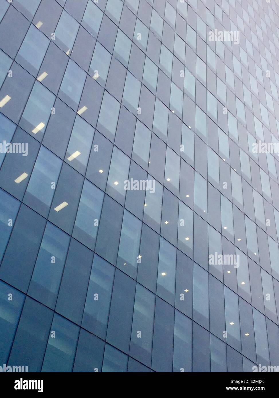 La Facade De L Immeuble Vitre Photo Stock Alamy