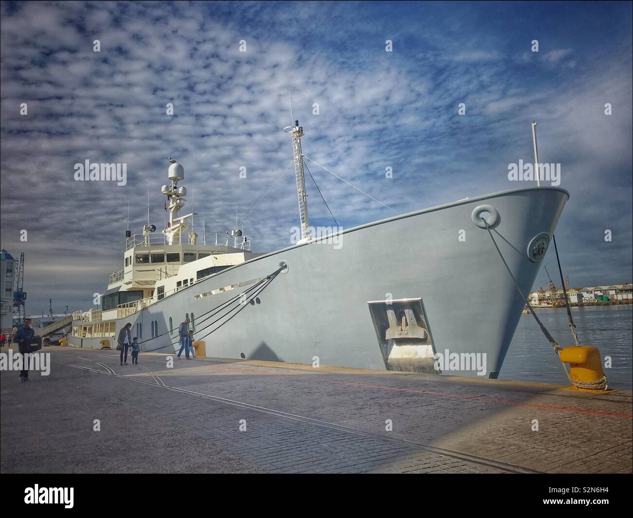 L'Enigma, un yacht à moteur, amarré dans le port de Cape Town, Afrique du Sud. Banque D'Images