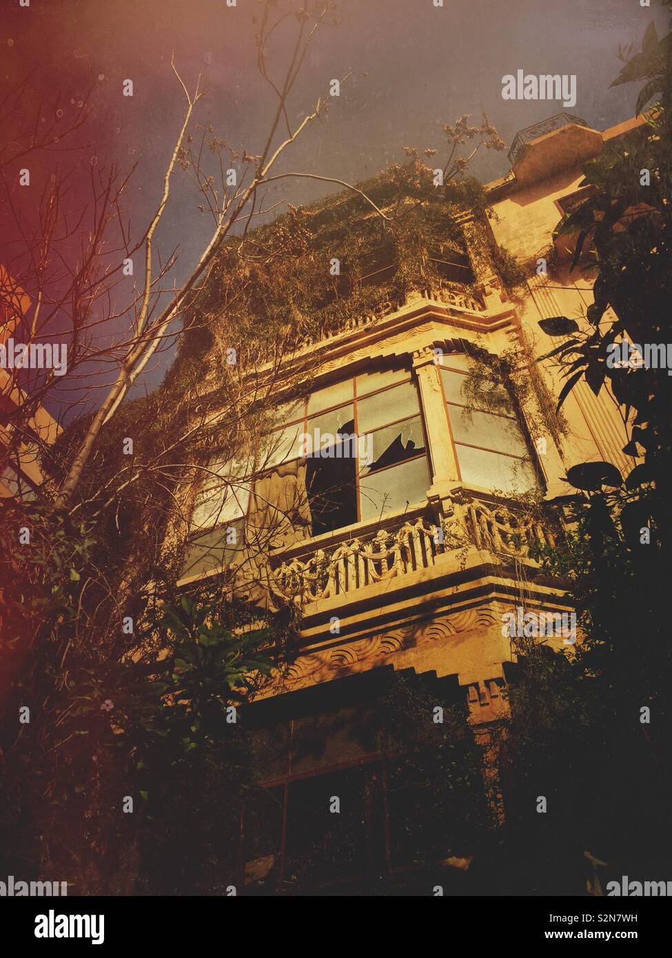 Vieux bâtiment abandonné - Image de stock capturée avec un smartphone