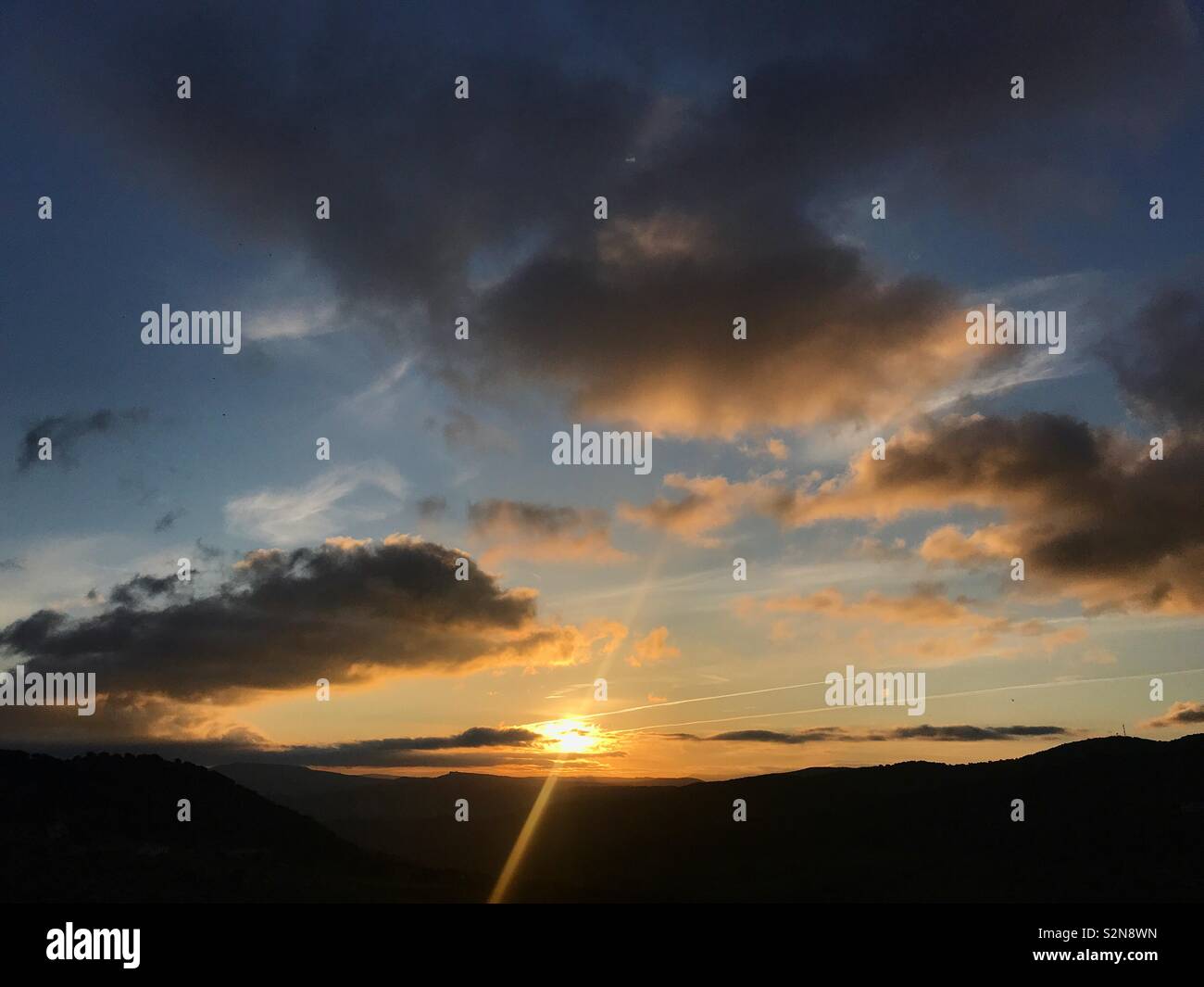 Lever de soleil à Grazalema, Sierra de Grazalema, province de Cadix, Andalousie, Espagne Banque D'Images