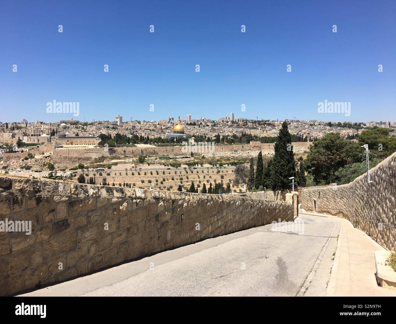 Une vue panoramique de Jérusalem du mont des Oliviers Banque D'Images