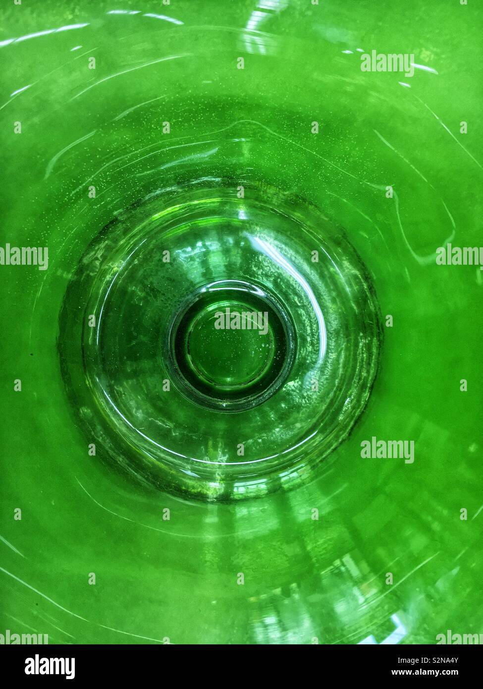 Résumé fond d'un verre vert. Banque D'Images