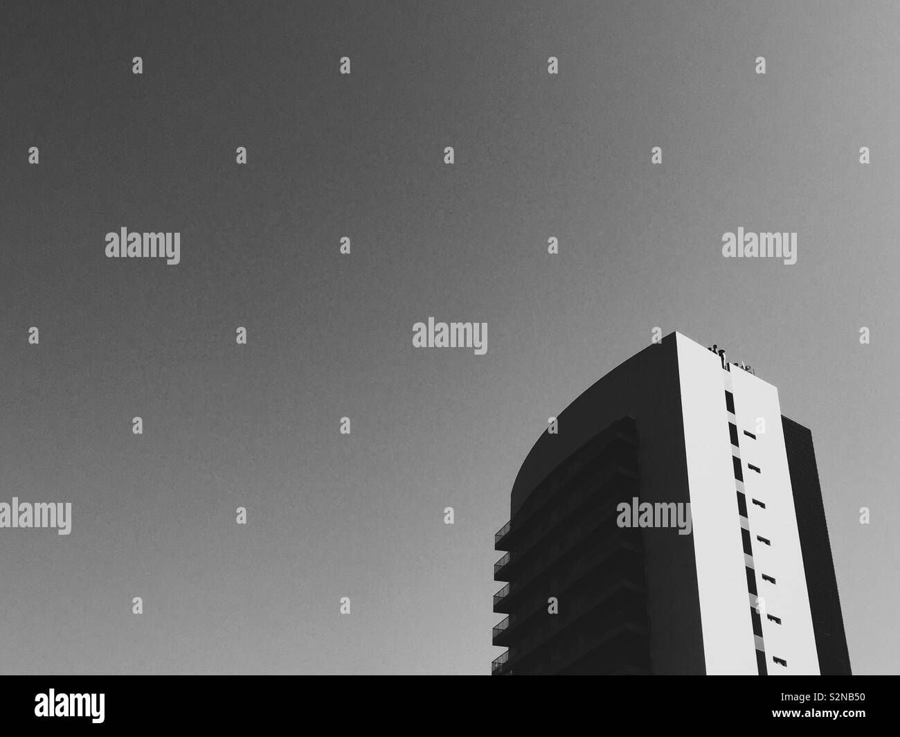 L'architecture moderne contre le ciel Banque D'Images
