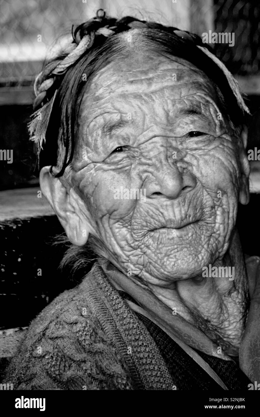 Vieille Femme au Bhoutan Banque D'Images