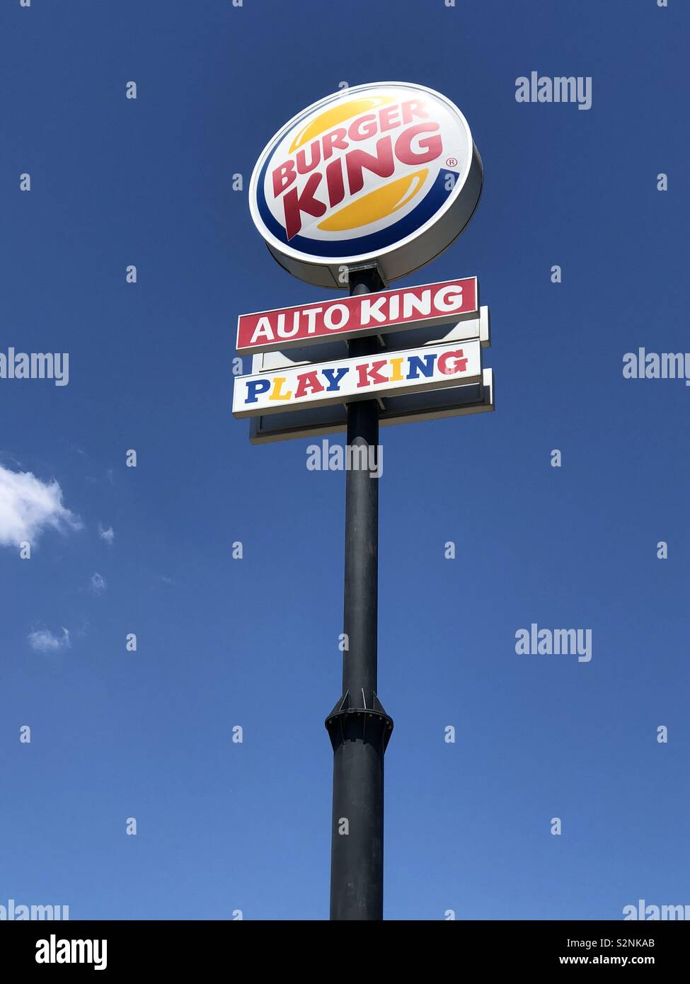 Burger King signer sur un grand poster - Image de stock capturée avec un smartphone
