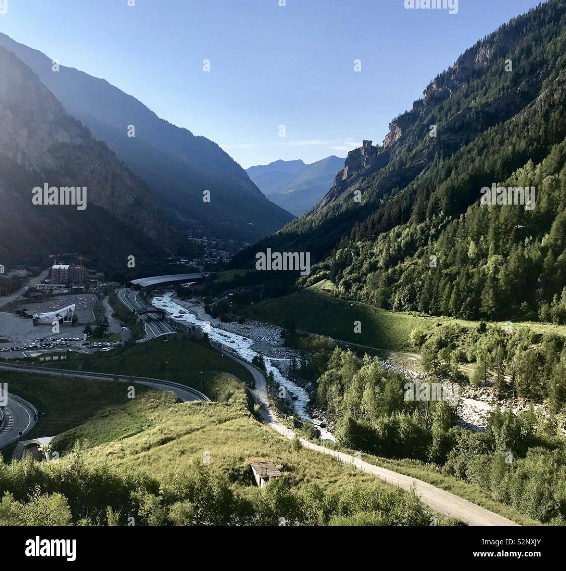 Vue de l'Italie après le tunnel du Mont Blanc Banque D'Images