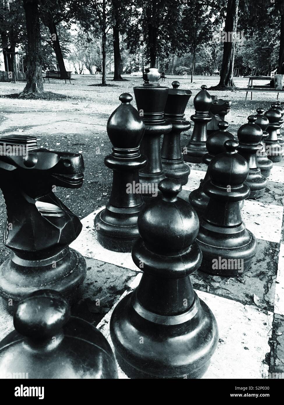 Les grandes pièces des échecs sur grand échiquier dans Parc des Bastions Genève Suisse Banque D'Images