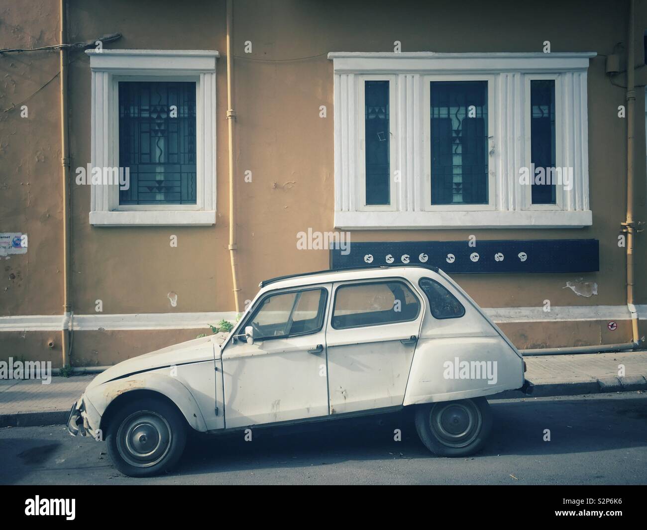 Vieux classique voiture Citroen Beyrouth Liban Moyen Orient - Image de stock capturée avec un smartphone