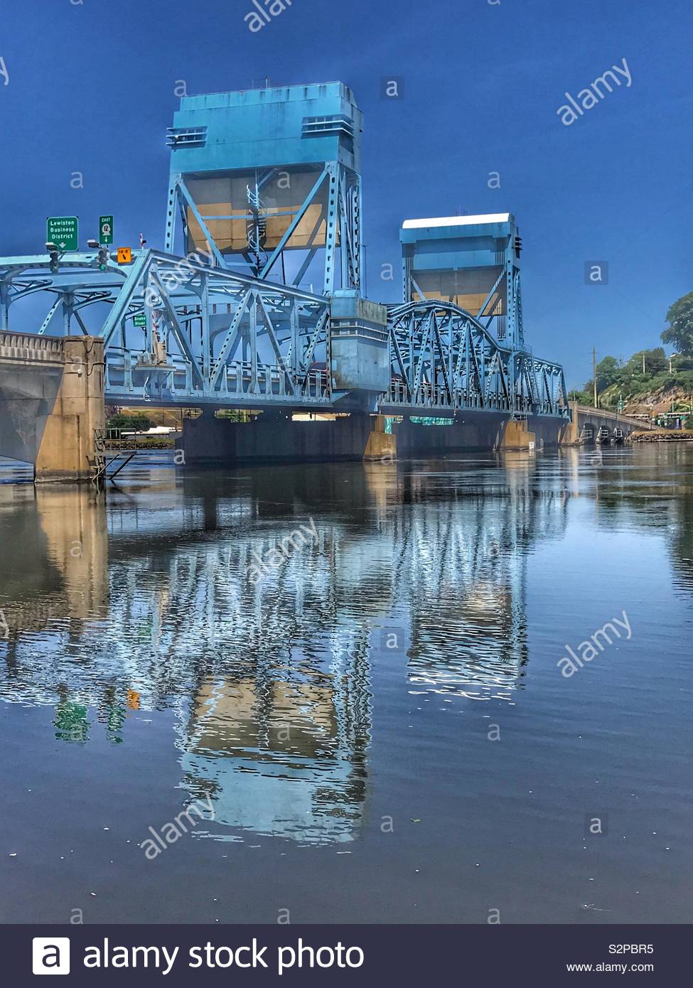 Blue bridge sur la rivière Snake à Lewiston Idaho Banque D'Images