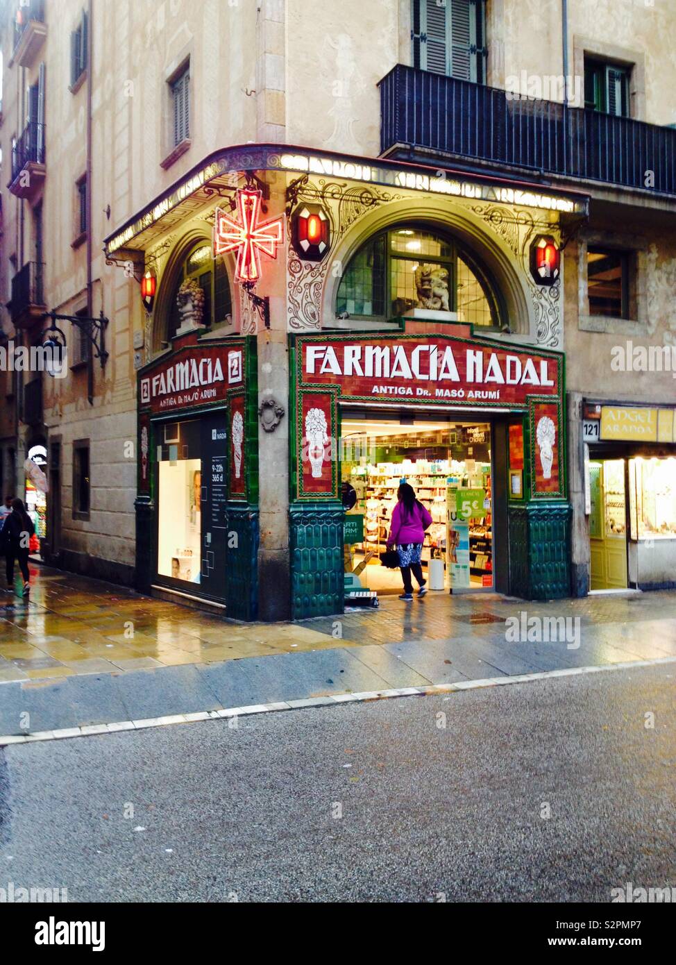 Barcelone. Vintage Fashioned Farmacia Nadal dans La Rambla - Image de stock capturée avec un smartphone