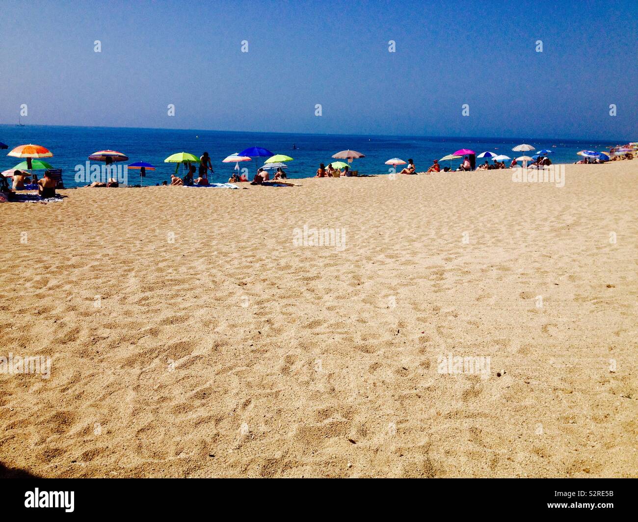 Plage bondée. El Maresme. Barcelone. Espagne - Image de stock capturée avec un smartphone