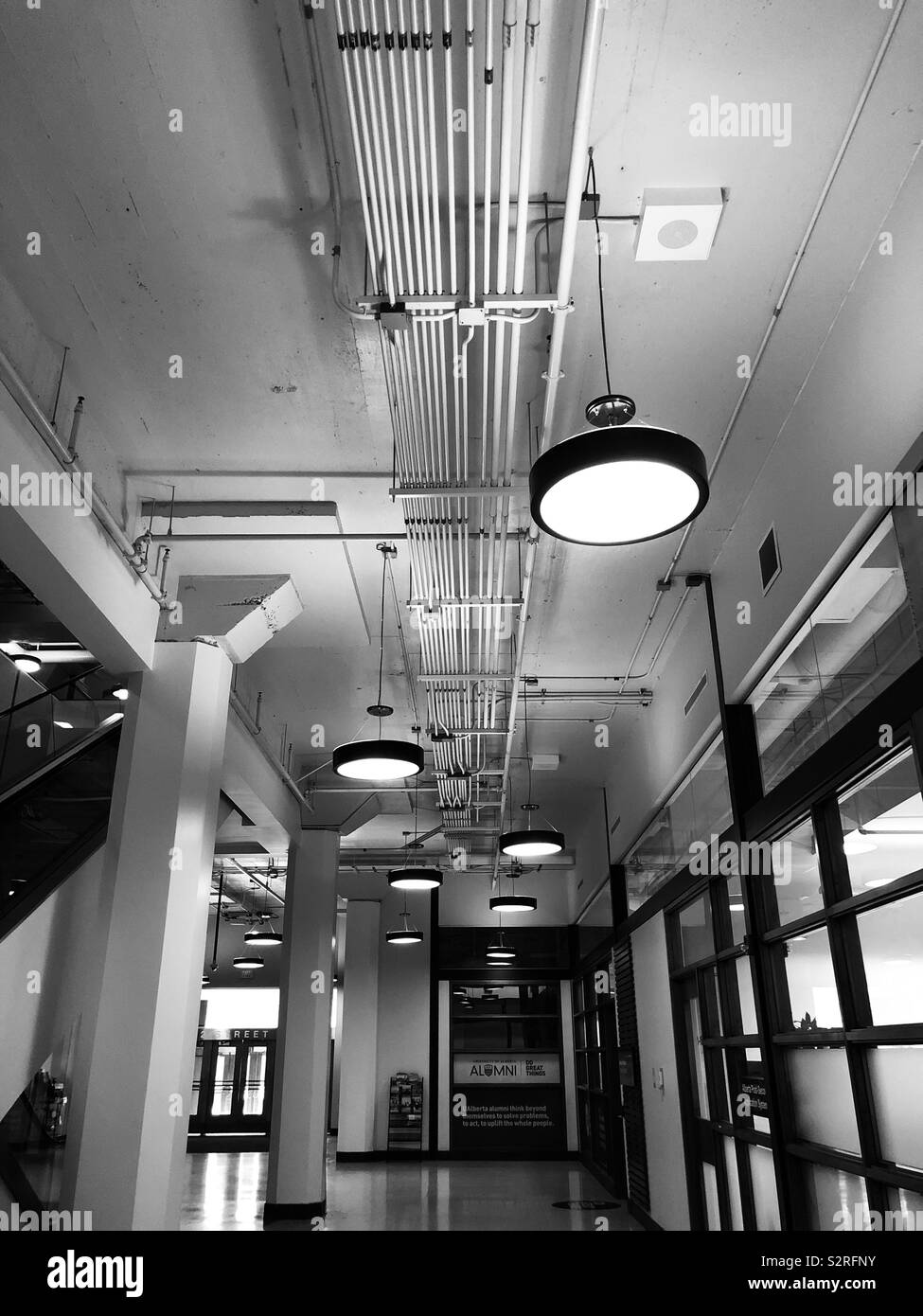 Conception d'éclairage architectural d'intérieur et les détails de  l'Enterprise Square Campus de l'Université de l'Alberta Photo Stock - Alamy