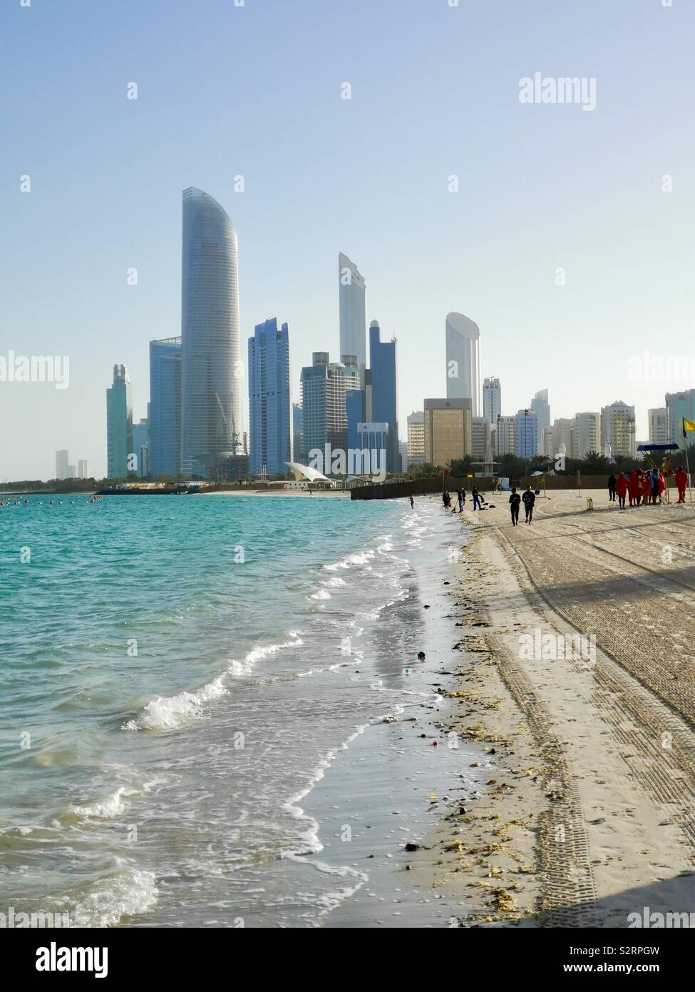 La magnifique plage à Abu Dhabi. - Image de stock capturée avec un smartphone