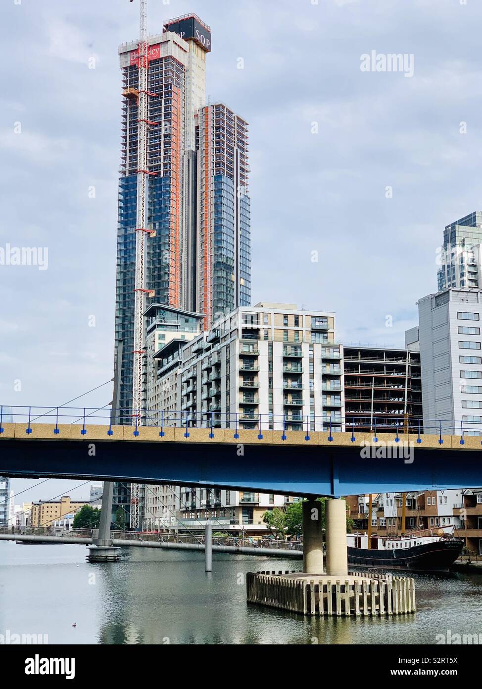 Londres, UK - 6 juillet 2019 : Un autre gratte-ciel de grande hauteur en construction à Canary Wharf. Banque D'Images