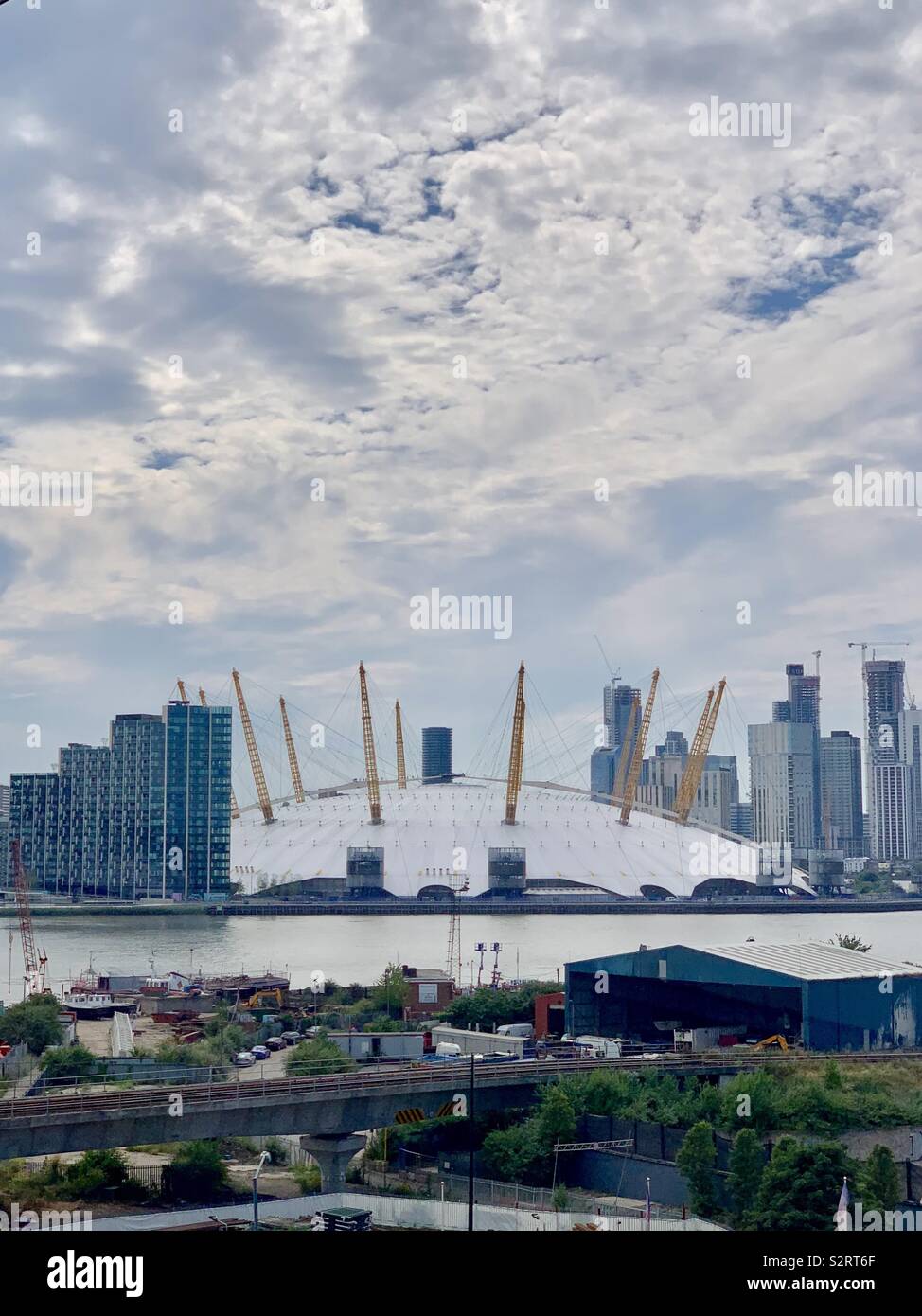 Greenwich, Royaume-Uni - 5 juillet 2019 : l'arène 02 vu de l'autre côté de la Tamise à Canning Town. Banque D'Images