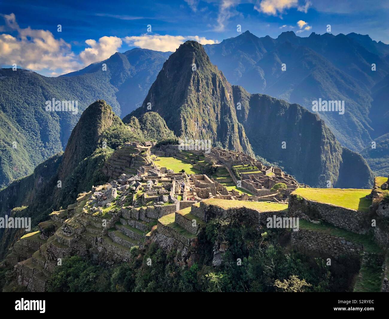 Ruines Incas de Machu Picchu Machu Picchu au lever de l'aube avec Huayna Picchu Wayna Pikchu en arrière-plan, Perú Pérou Banque D'Images