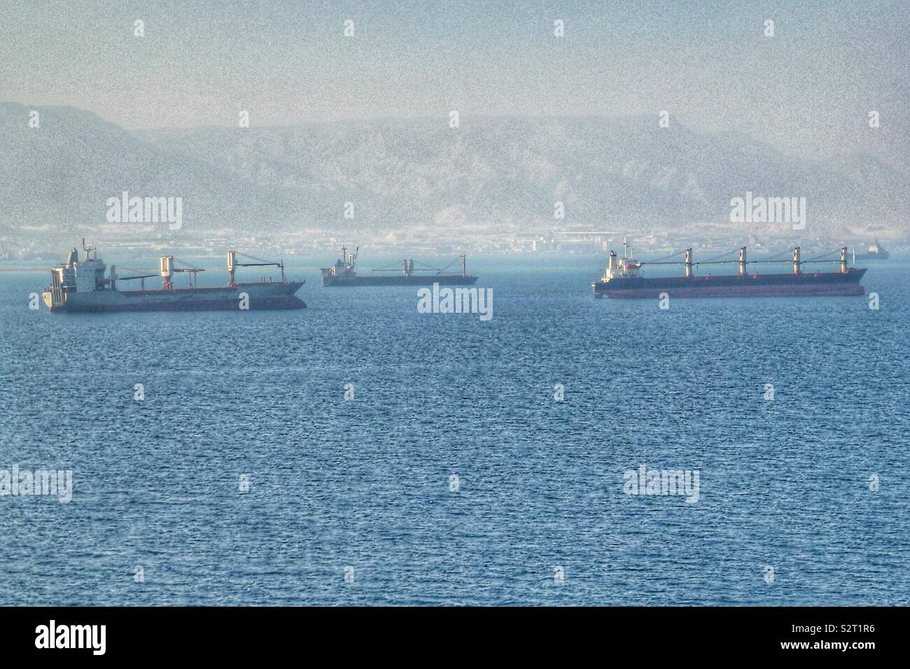 Les pétroliers d'attente afin de remonter le Canal de Suez la Mer Rouge. Novembre 2018. Banque D'Images