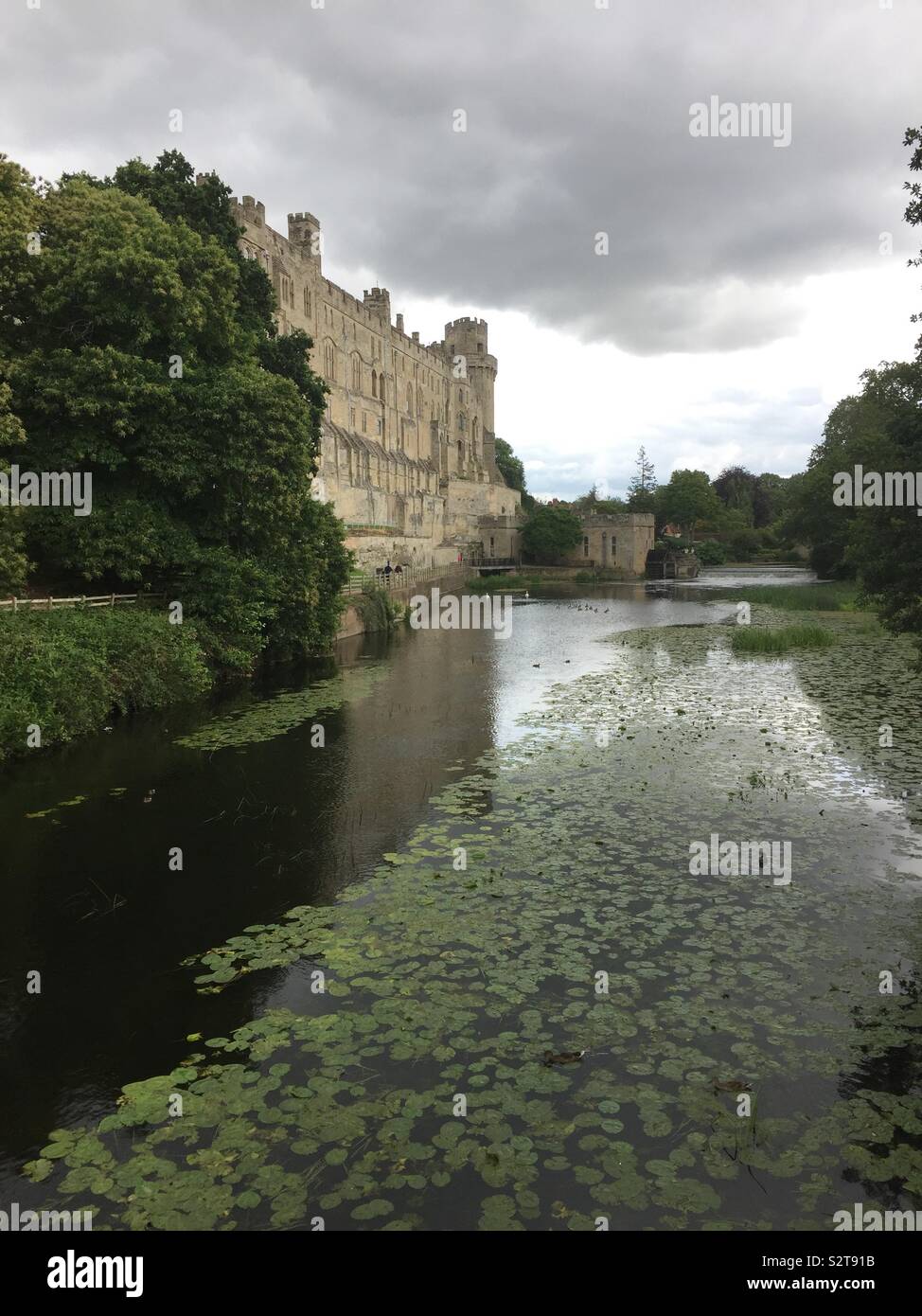 Le château de Warwick et ciel couvert - Image de stock capturée avec un smartphone