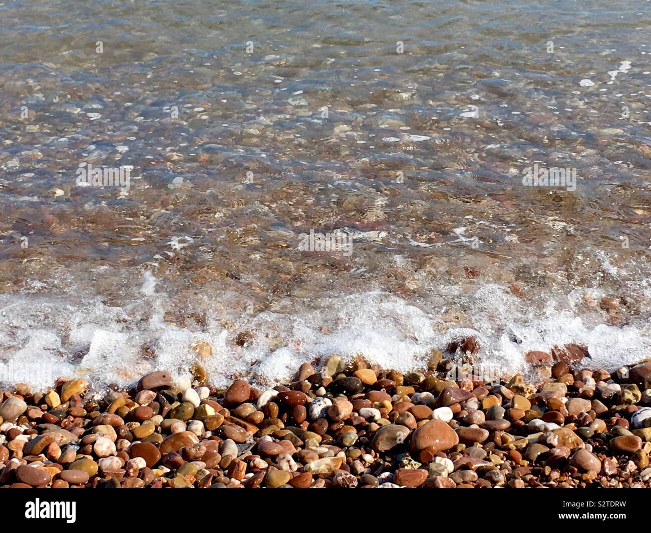 Pierres de plage, mer, Devon, Angleterre - Image de stock capturée avec un smartphone