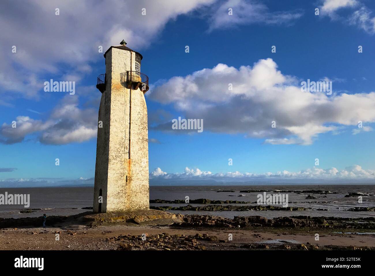 Southerness lighthouse. Le deuxième plus ancien phare en Ecosse dans le village de Southerness dans le sud-ouest de l'Écosse. - Image de stock capturée avec un smartphone