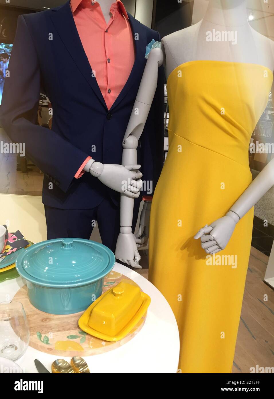 Du grand magasin Macy's été haut en couleurs d'affichage de vie, NYC, USA - Image de stock capturée avec un smartphone