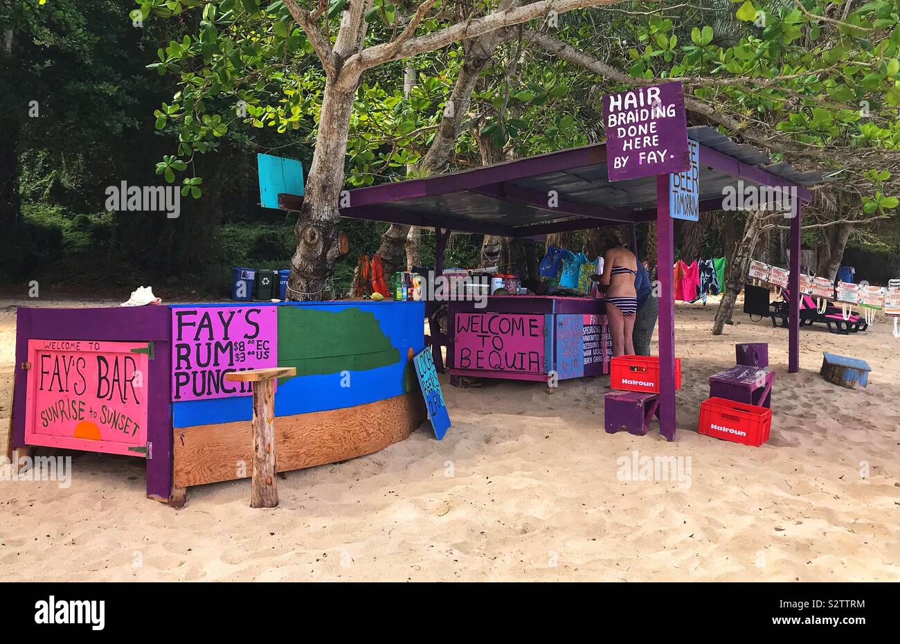 Beach Bar sur la plage Princess Margaret - Bequia, St.Vincent et les Grenadines - Image de stock capturée avec un smartphone