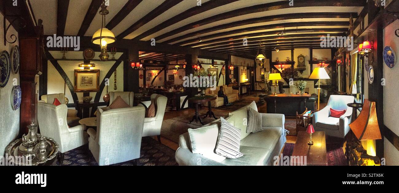 Intérieur de la Smokehouse, une maquette de style Tudor, maison construite en 1939, aujourd'hui un hôtel et restaurant à Tanah Rata, Cameron Highlands, Malaisie Banque D'Images