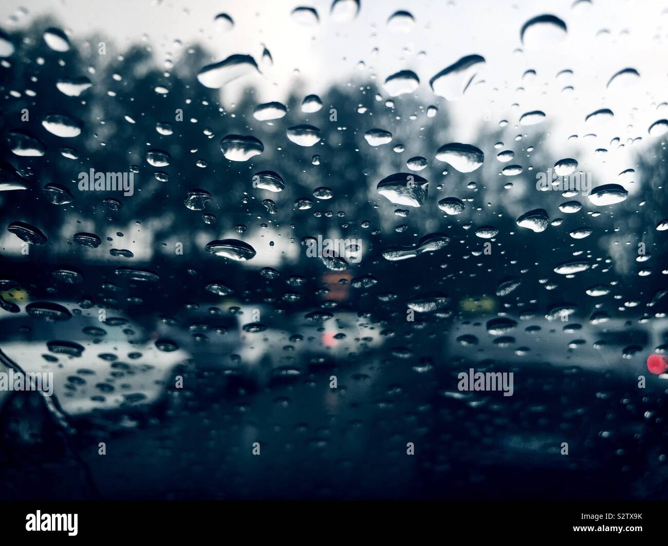 Trafic Matin pluvieux - Image de stock capturée avec un smartphone